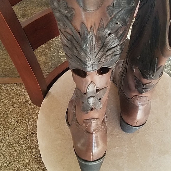 Boots - Picture 2 of 3